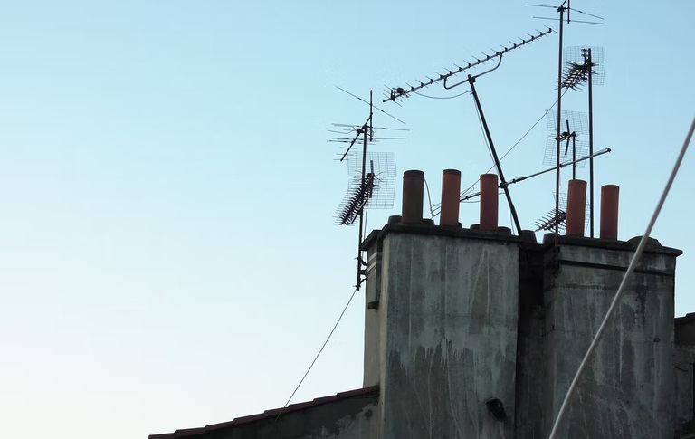 Antena UHF Pakai Receiver Parabola
